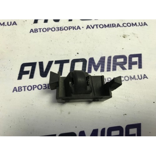 Кронштейн опоры капота Opel Corsa D 2006-2014 13223760